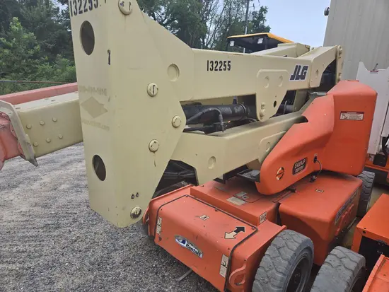 2013 JLG E400AJPN Articulating Boom Lift