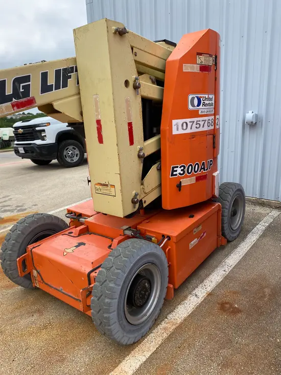 2018 JLG E300AJP Articulating Boom Lift