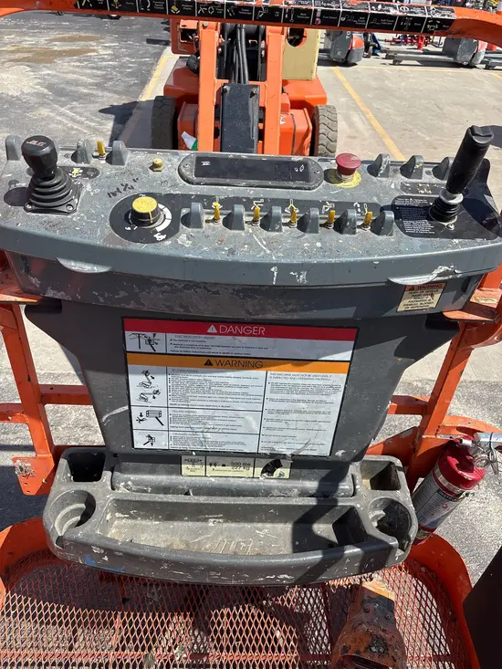 2014 JLG E400AJPN Articulating Boom Lift