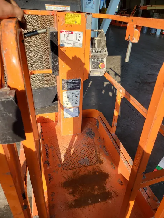2019 Snorkel TM12E Self-Propelled One-Person Lift