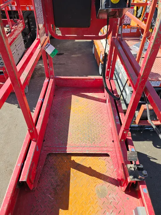 2018 MEC MICRO 19 Scissor Lift