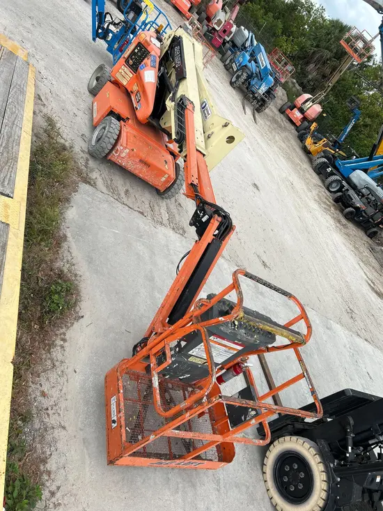 2017 JLG E400AJPN Articulating Boom Lift