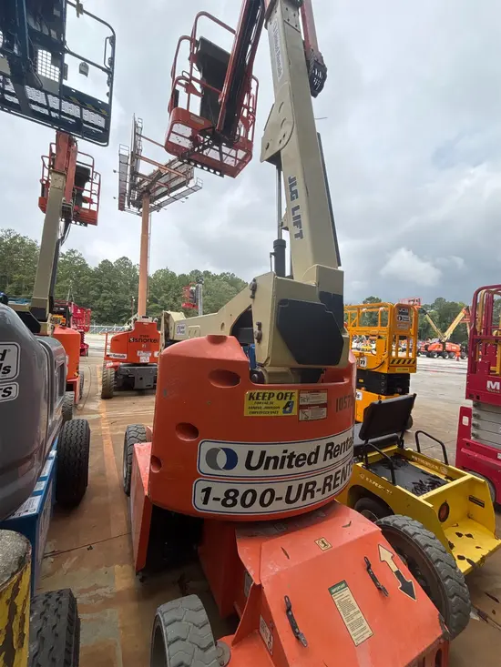 2017 JLG E400AJPN Articulating Boom Lift