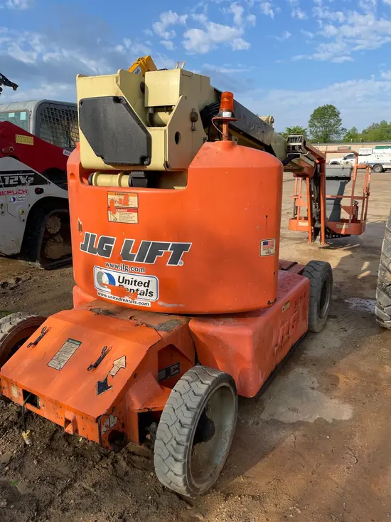 2012 JLG E400AJPN Articulating Boom Lift