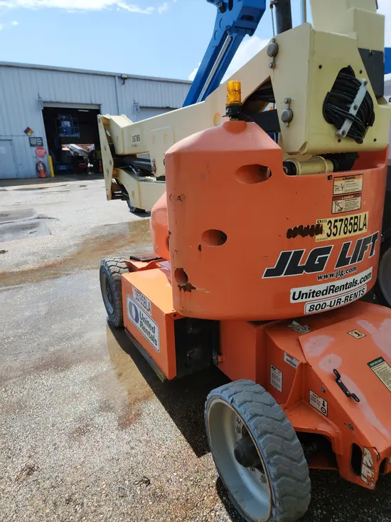 2016 JLG E400AJPN Articulating Boom Lift