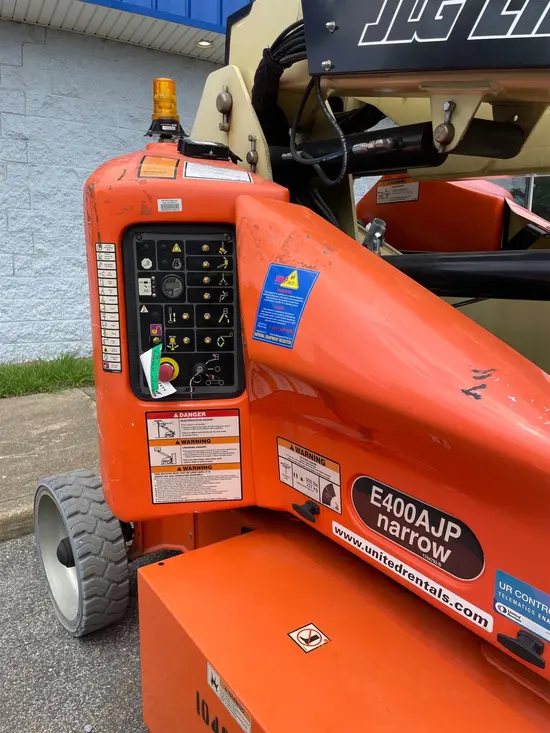 2016 JLG E400AJPN Articulating Boom Lift