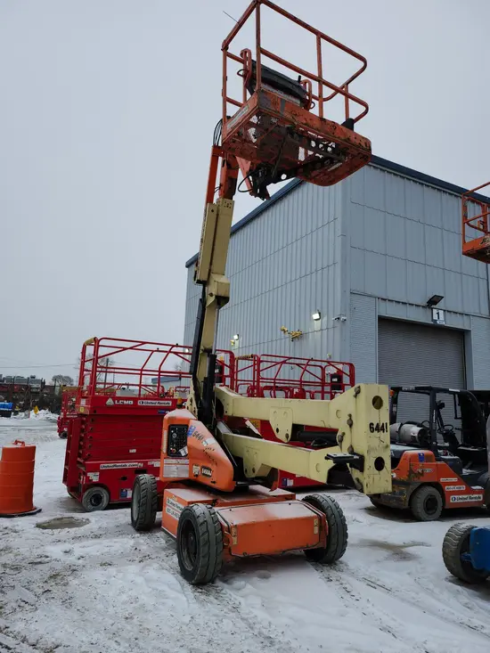 2014 JLG E450AJ Articulating Boom Lift