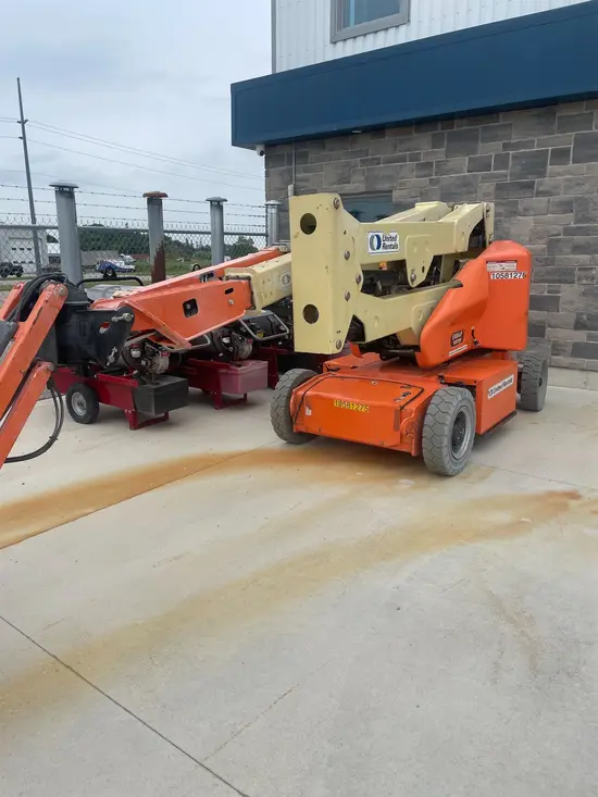 2017 JLG E400AJPN Articulating Boom Lift
