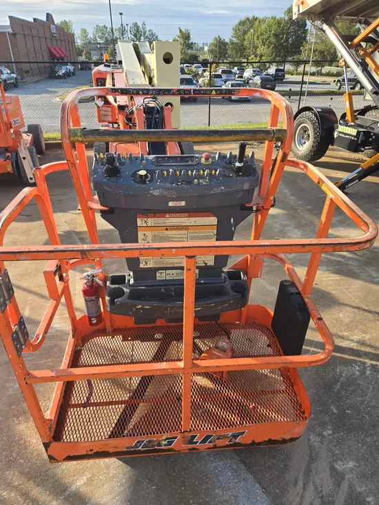 2017 JLG E400AJPN Articulating Boom Lift