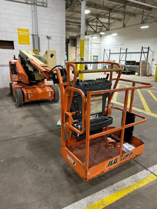 2017 JLG E400AJPN Articulating Boom Lift