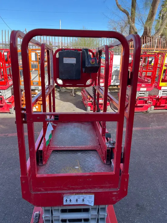 2018 MEC MICRO 19 Scissor Lift