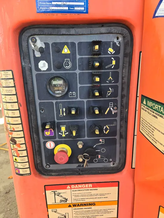 2013 JLG E400AJPN Articulating Boom Lift