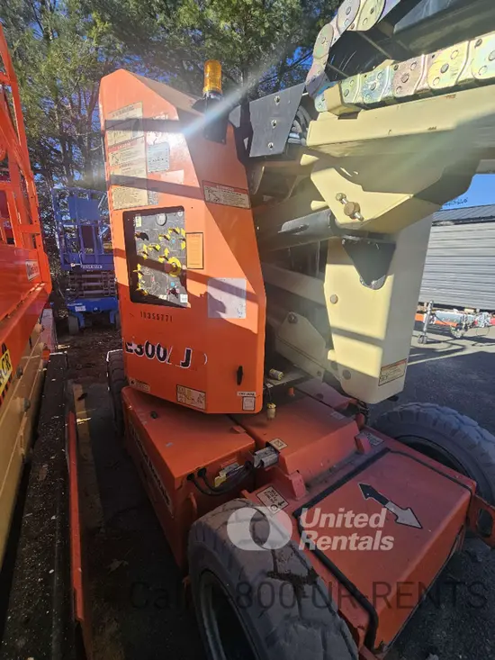 2015 JLG E300AJP Articulating Boom Lift
