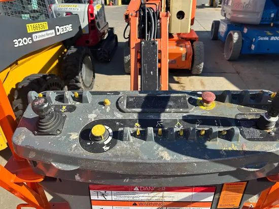 2015 JLG E400AJPN Articulating Boom Lift