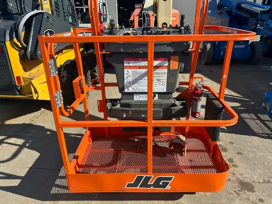 2015 JLG E400AJPN Articulating Boom Lift