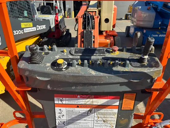 2015 JLG E400AJPN Articulating Boom Lift