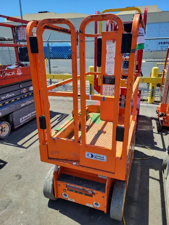 2019 Snorkel TM12E Self-Propelled One-Person Lift