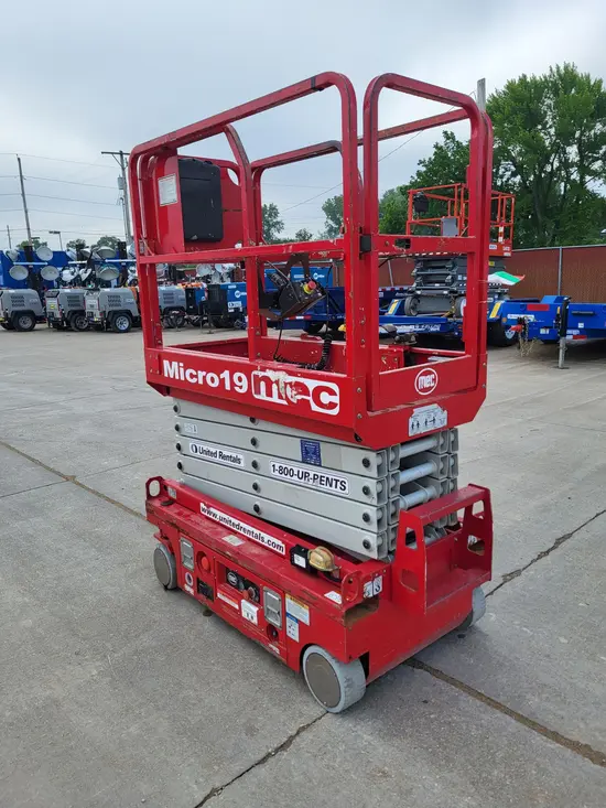 2018 MEC MICRO 19 Scissor Lift