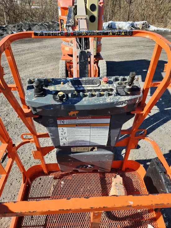 2013 JLG E300AJP Articulating Boom Lift