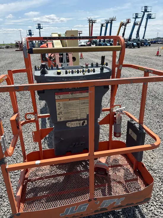 2016 JLG E400AJPN Articulating Boom Lift