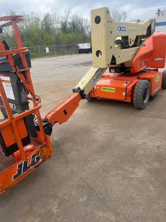 2017 JLG E400AN Articulating Boom Lift