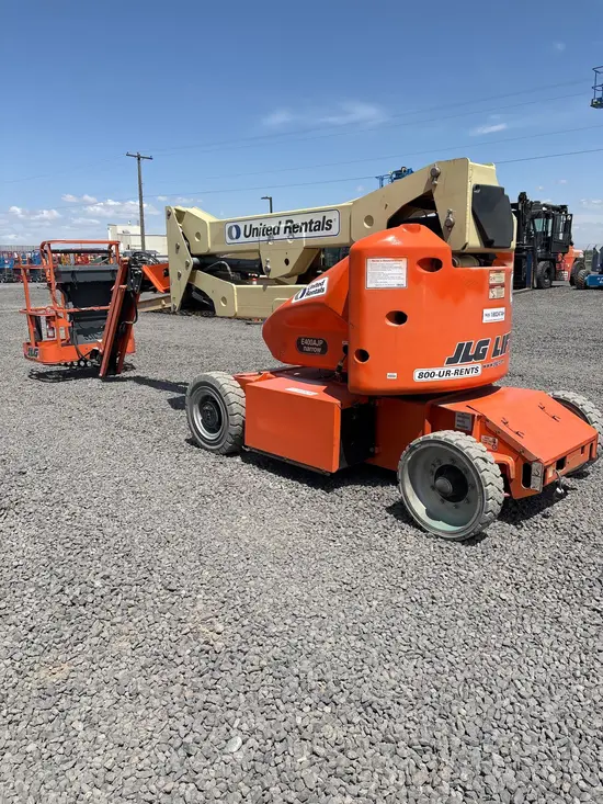 2016 JLG E400AJPN Articulating Boom Lift