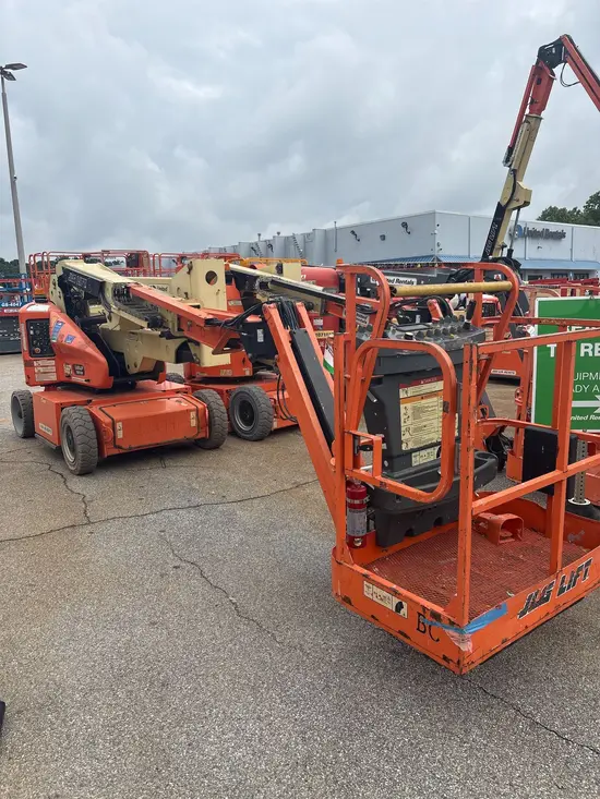 2017 JLG E400AJPN Articulating Boom Lift