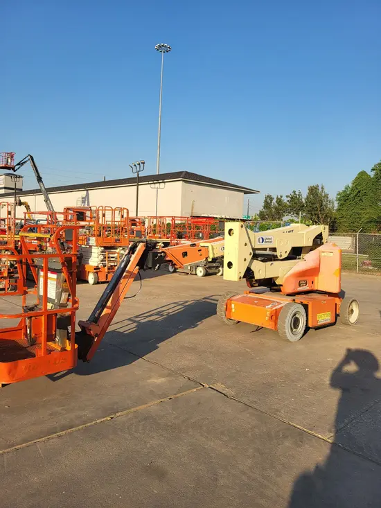 2017 JLG E400AJPN Articulating Boom Lift