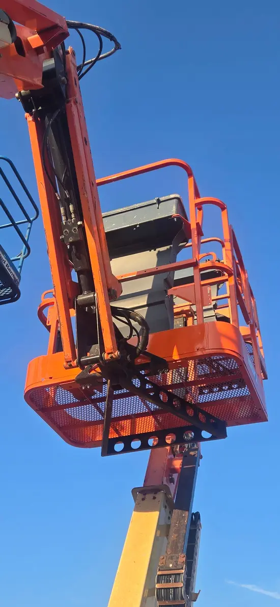 2015 JLG E450AJ Articulating Boom Lift