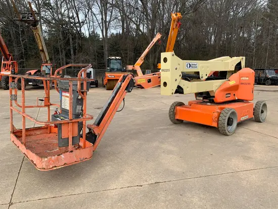 2013 JLG E450AJ Articulating Boom Lift