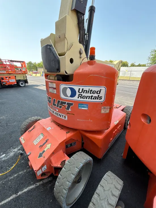 2013 JLG E400AJPN Articulating Boom Lift
