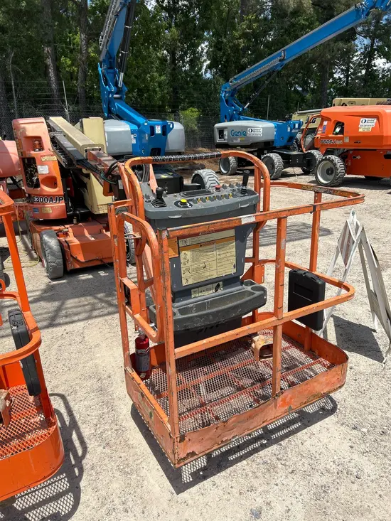 2013 JLG E300AJP Articulating Boom Lift