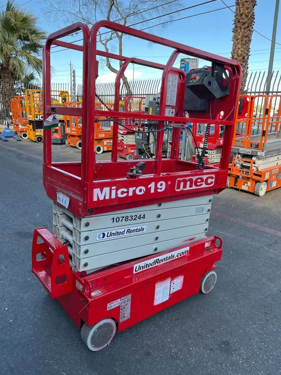 2018 MEC MICRO 19 Scissor Lift