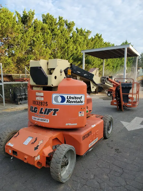 2013 JLG E400AJPN Articulating Boom Lift