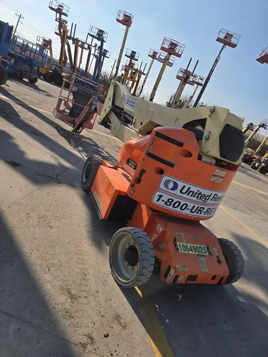 2017 JLG E400AJPN Articulating Boom Lift