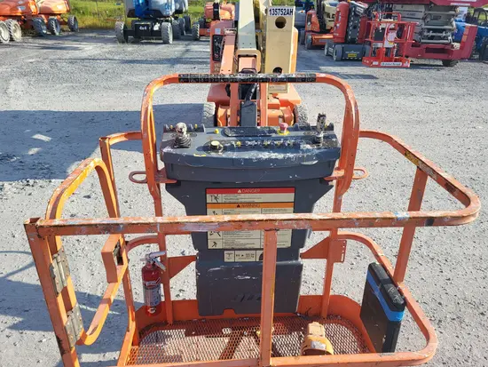 2014 JLG E400AJPN Articulating Boom Lift