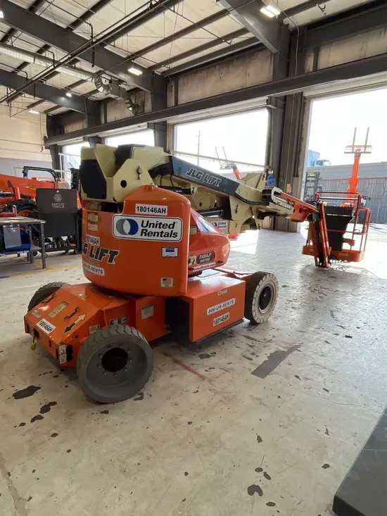 2016 JLG E400AJPN Articulating Boom Lift