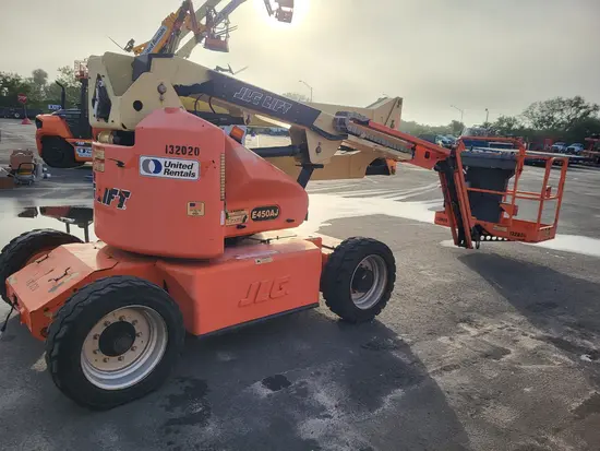 2013 JLG E450AJ Articulating Boom Lift