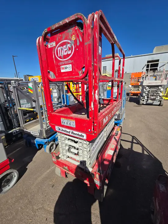 2018 MEC MICRO 19 Scissor Lift
