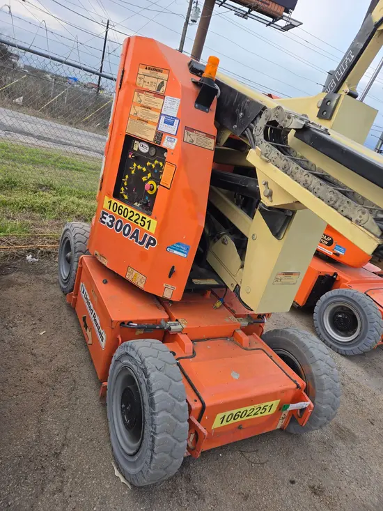 2017 JLG E300AJP Articulating Boom Lift