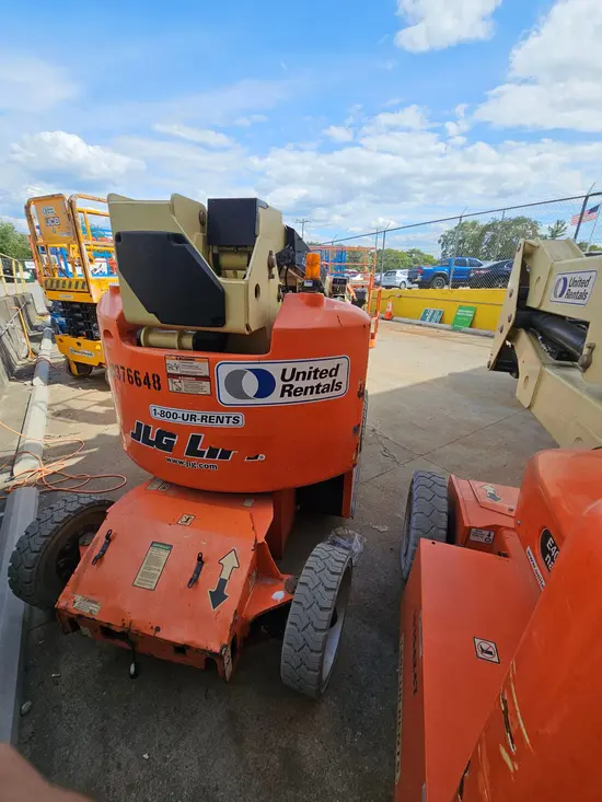 2015 JLG E400AJPN Articulating Boom Lift