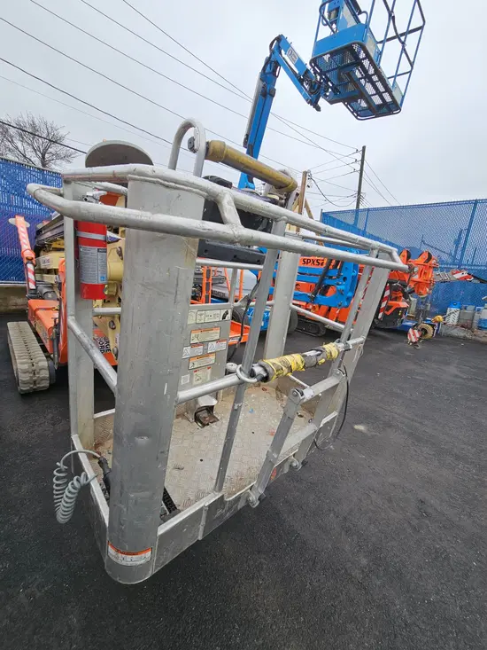 2017 JLG X770AJ Atrium Lift