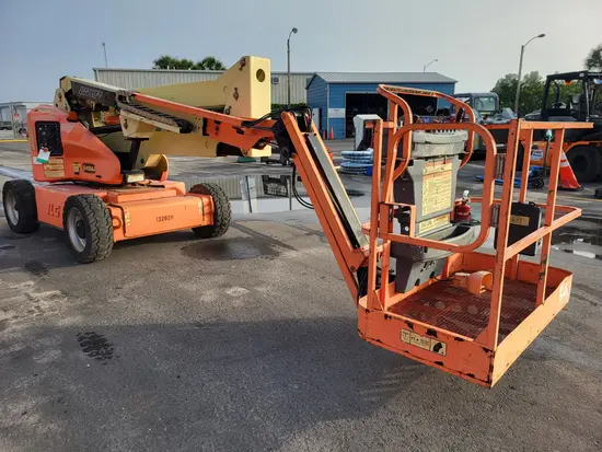 2013 JLG E450AJ Articulating Boom Lift
