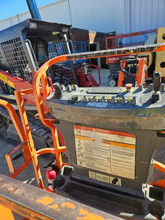 2012 JLG E400AJPN Articulating Boom Lift