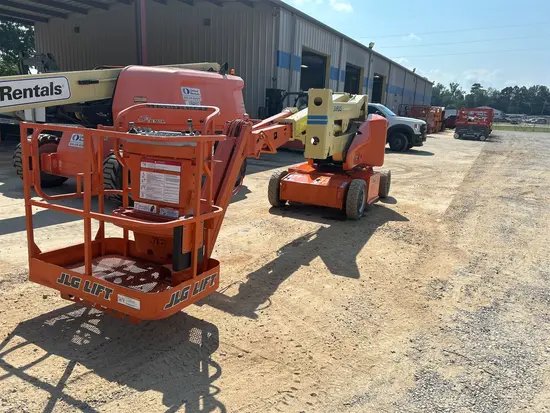 2015 JLG E400AJPN Articulating Boom Lift