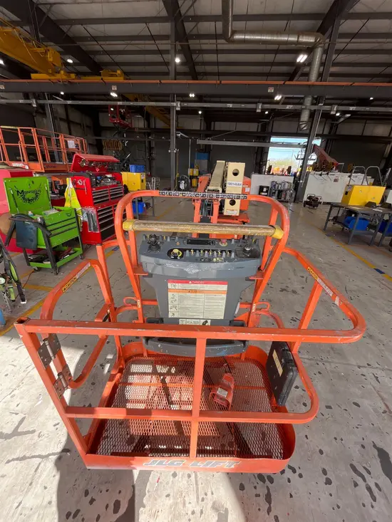 2016 JLG E400AJPN Articulating Boom Lift