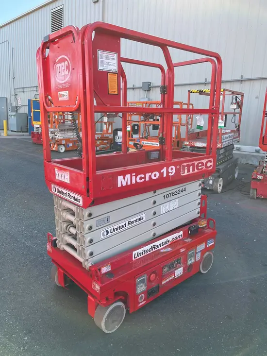 2018 MEC MICRO 19 Scissor Lift