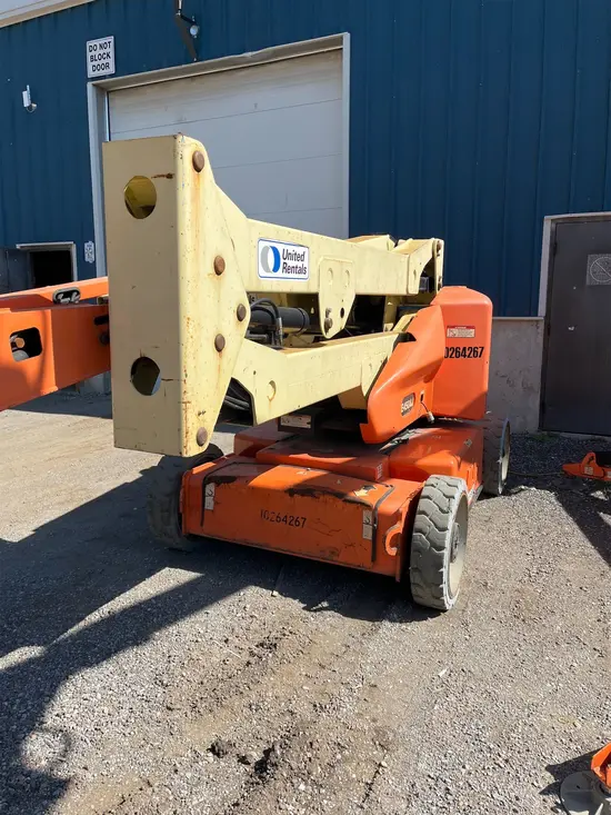 2014 JLG E450AJ Articulating Boom Lift