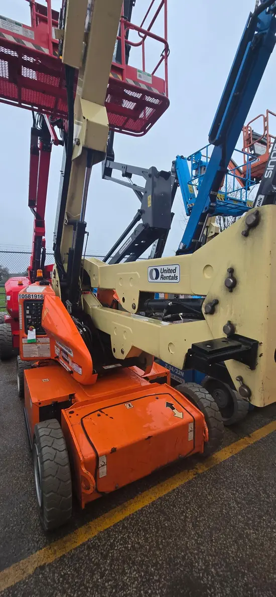 2017 JLG E400AJPN Articulating Boom Lift