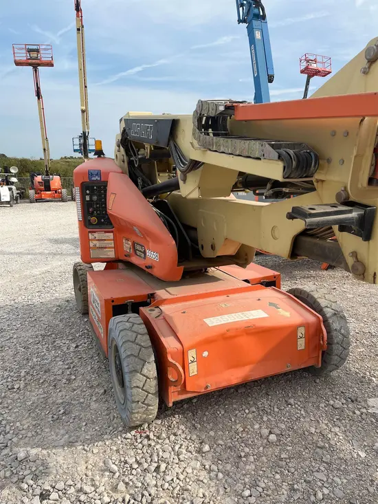 2016 JLG E400AJPN Articulating Boom Lift